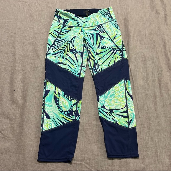 Lilly Pulitzer Luxletic Thea Weekender Crop Party like a Flock Star Size Small - Picture 4 of 8